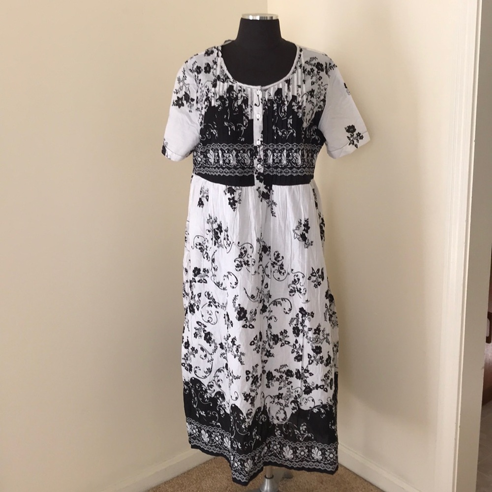 NWT! LA CERA Size L white with Black Cotton Dress